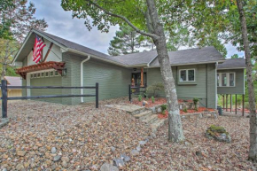 3 Mi to Lake DeSoto Home with Furnished Deck!